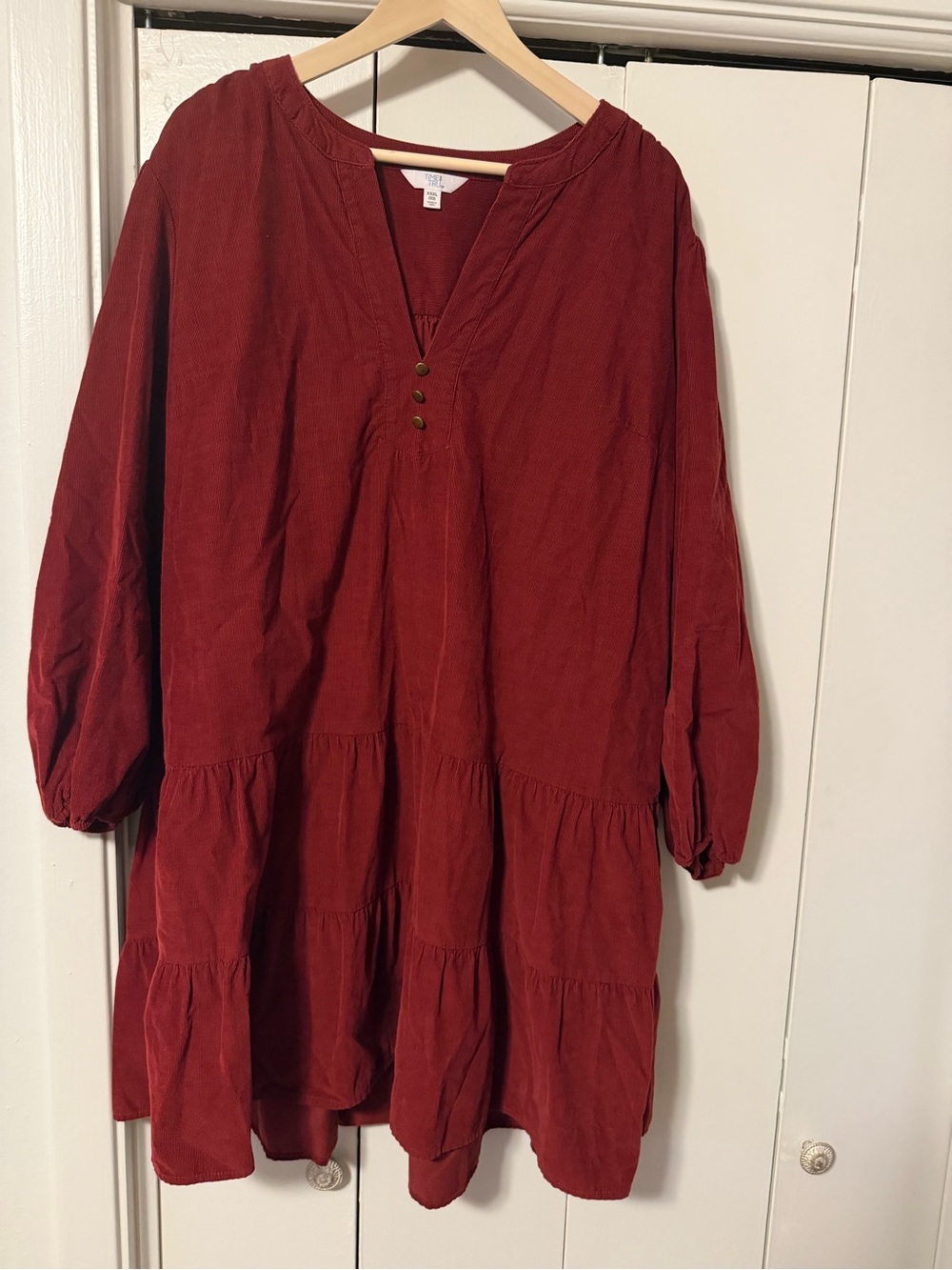 Time and Tru Women's Tiered V-Neck Long Sleeve Dress - Burgundy